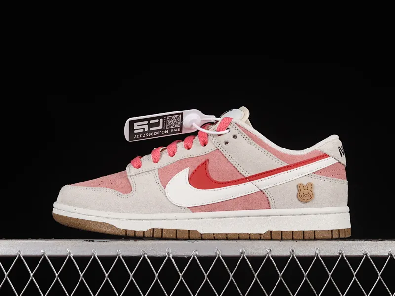 All Categories Nk SB Dunk Series Nk SB Dunk Low Low-top Sneakers Nk Dunk Low SE 2023 Year of the Rabbit Limited SB Smashed Backboard Fashion Casual Sneakers DO9457-117